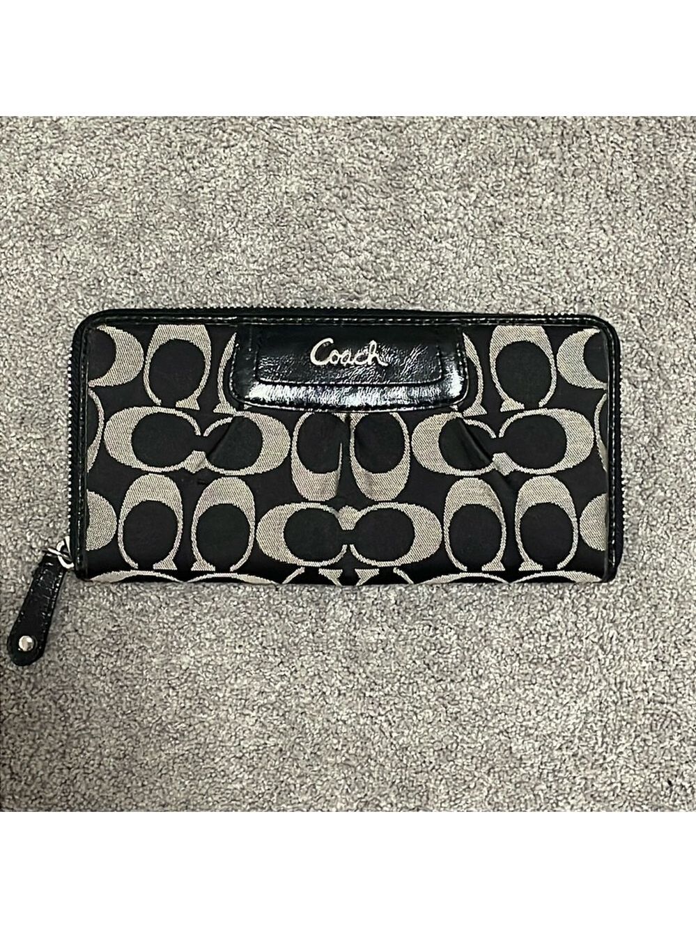 VGC Coach Black / Grey Full Zip Wallet